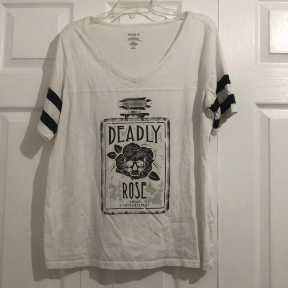 COPY - Torrid Deadly Rose Graphic Tee Size 1